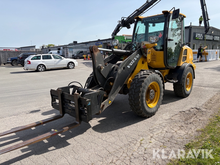 Hjullastare Volvo L28F med skopa & gafflar