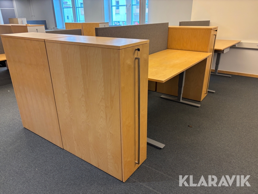 Kontorsdel med towerskåp Martela och skrivbord