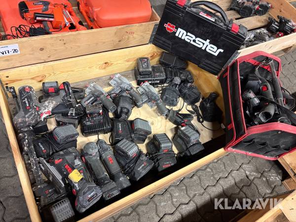 Pall med blandade verktyg, batterier och laddare Würth