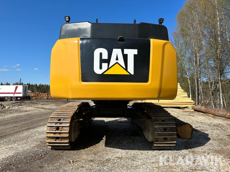 Grävmaskin CAT 352F med redskap