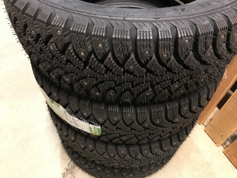 Klaravik Auktioner | Vinterdäck Nokian / 185 / 60 R15