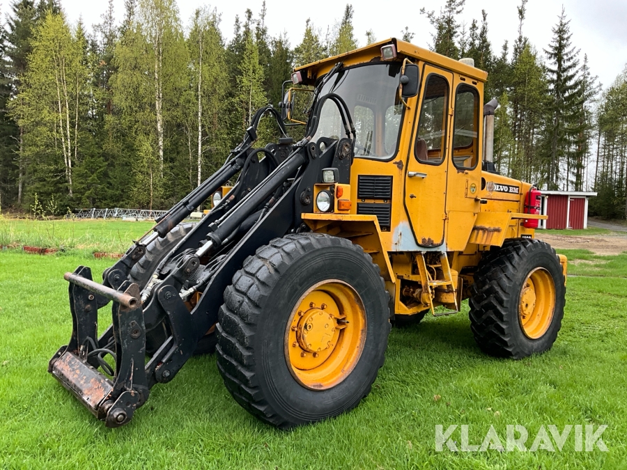 Hjullastare Volvo BM 4200 med skopa och gafflar