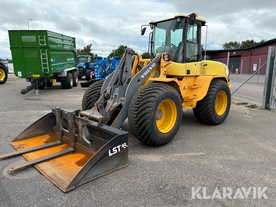 Hjullastare Volvo L45B med skopa och gafflar
