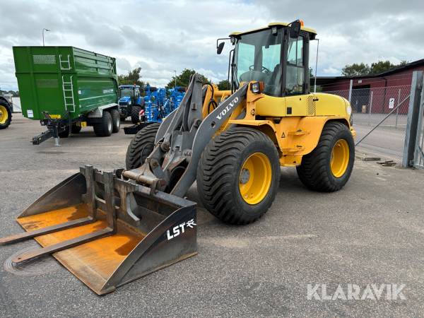 Hjullastare Volvo L45B med skopa och gafflar