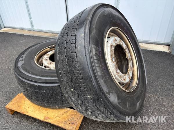 Framdäck på fälg 2 st lastbil Michelin