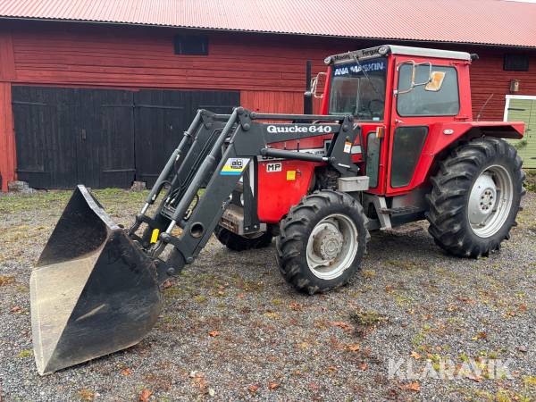 Traktor Massey Ferguson 590 med lastare och redskap