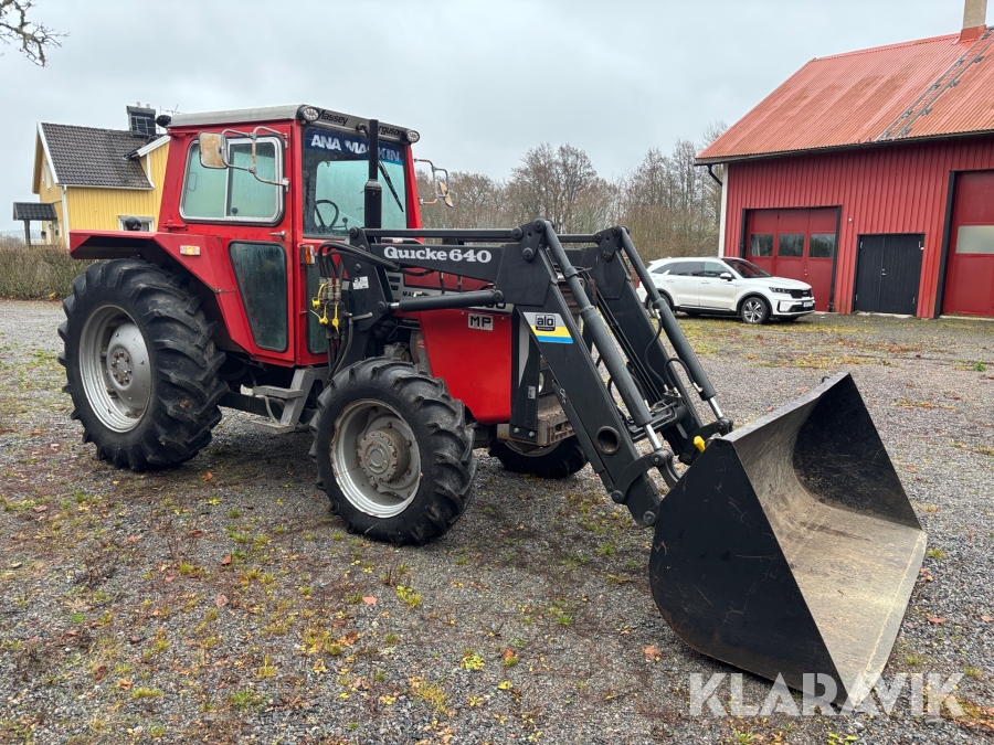 Traktor Massey Ferguson 590 med lastare och redskap
