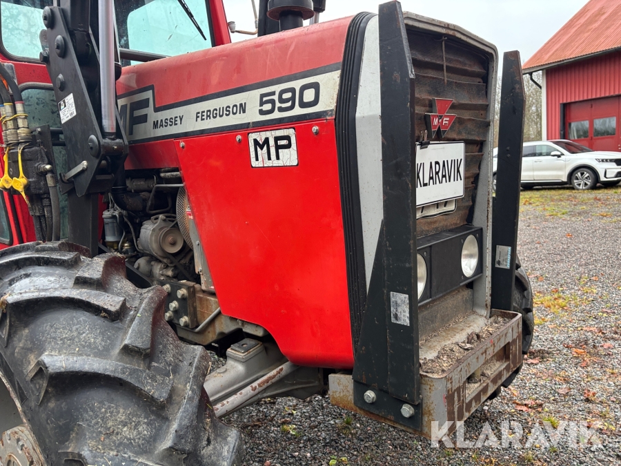 Traktor Massey Ferguson 590 med lastare och redskap