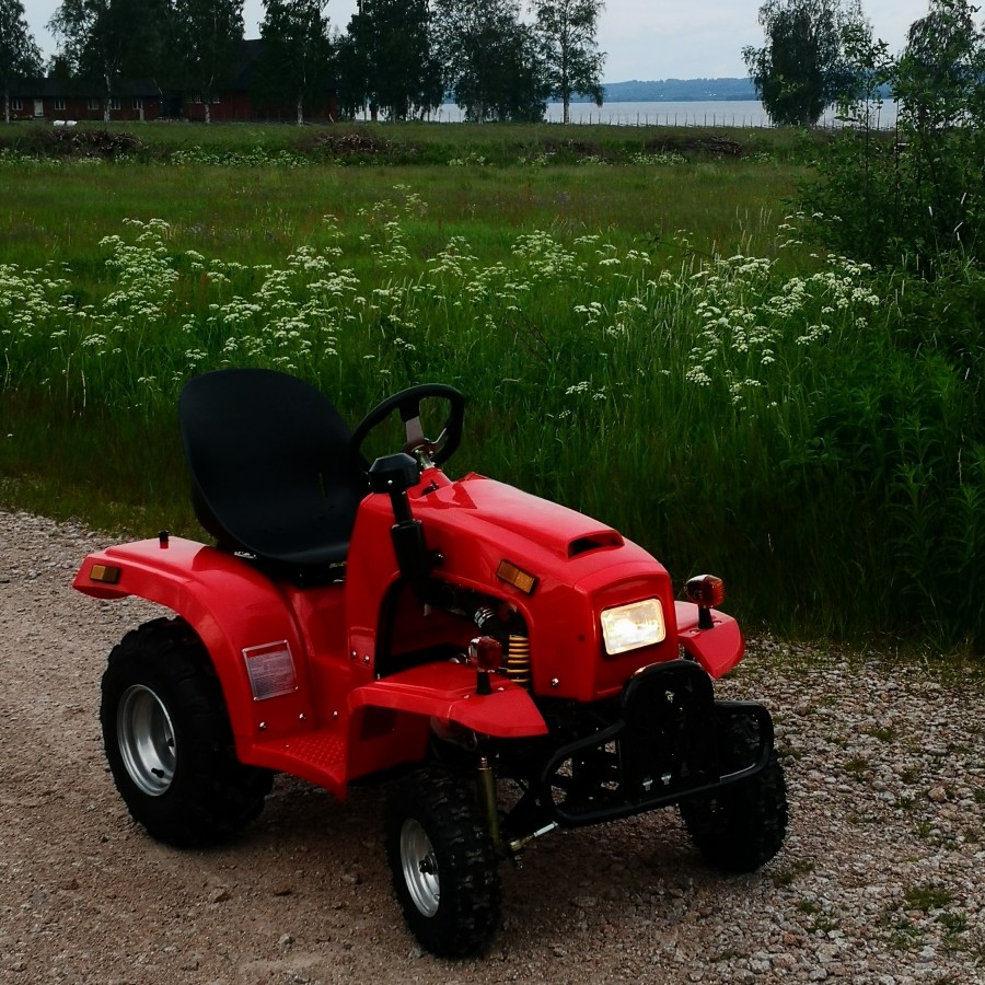 Traktor 110cc Röd inklusive kärra (NY)