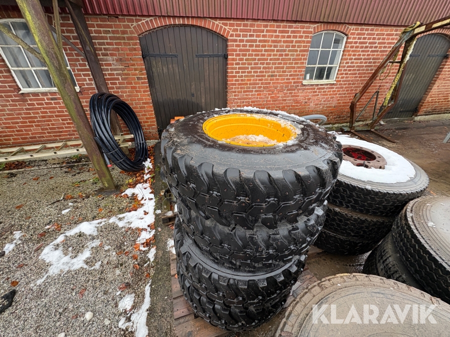 Dubbdäck Dunlop SP T9 med fälg