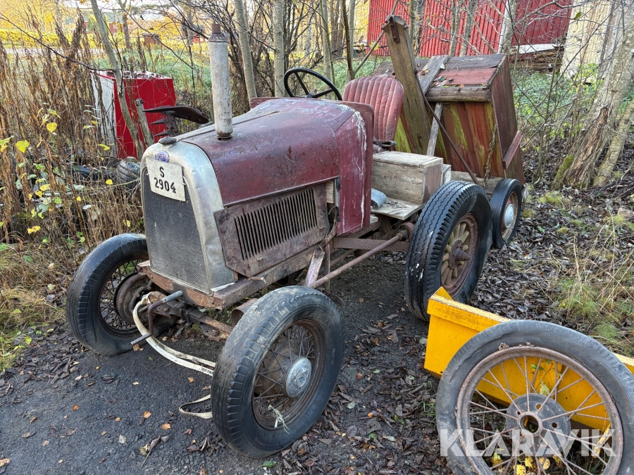 A-Traktor Fiat med Indian tank