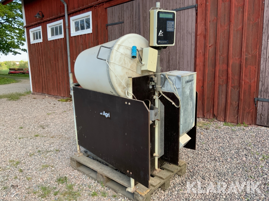 Kalvamma med foderautomat Alfa Laval