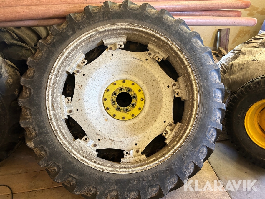 Radodlingsdäck Alliance A-350 bak och fram