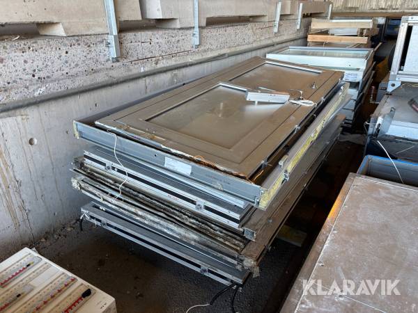 Dörrar stål/aluminium med karmar
