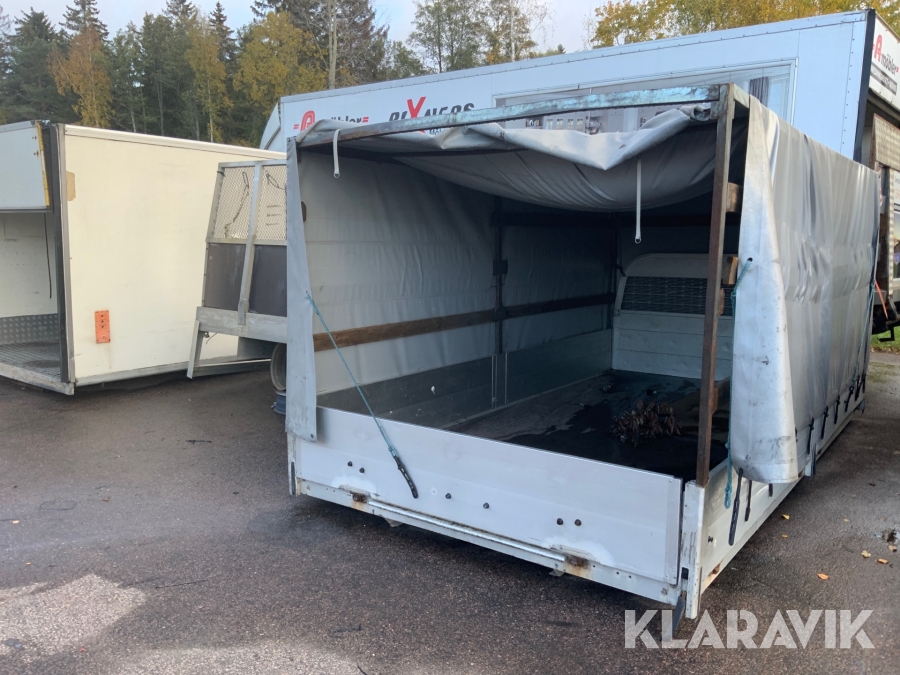 Flak till lätt lastbil med kapell