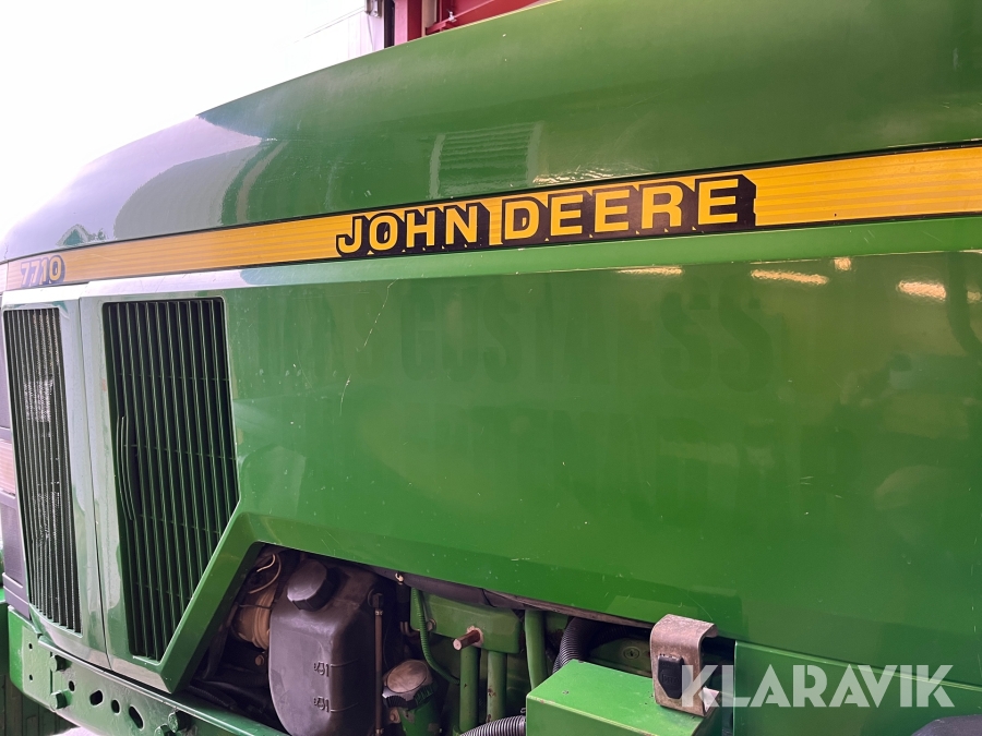 Traktor John Deere 7710