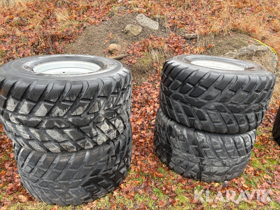 Entreprenaddäck på fälg