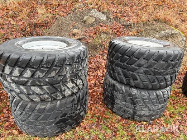 Entreprenaddäck på fälg