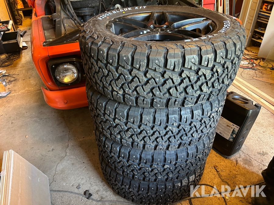 Vinterdäck, spacers  Ridgeblade X/T på aluminiumfälgar 4 st