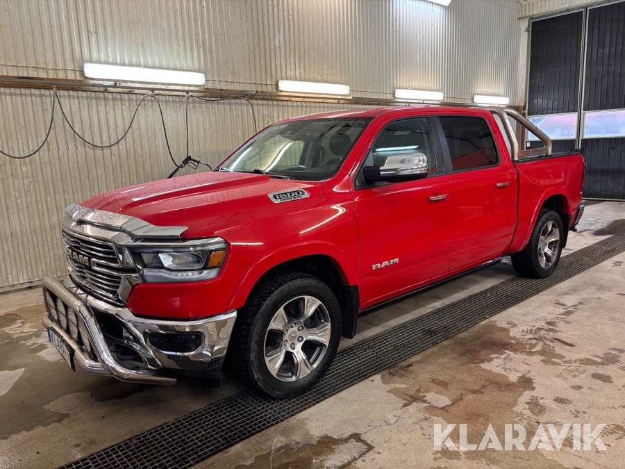 Pickup Dodge Ram 1500 Laramie Crew Cab 5.7 V8 Hemi Flex Fuel 4x4 TorqueFlite 395 hk