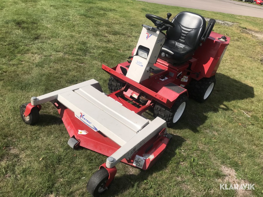 Redskapsbärare Ventrac 3200 4x4 med Klippaggregat & Vikplog