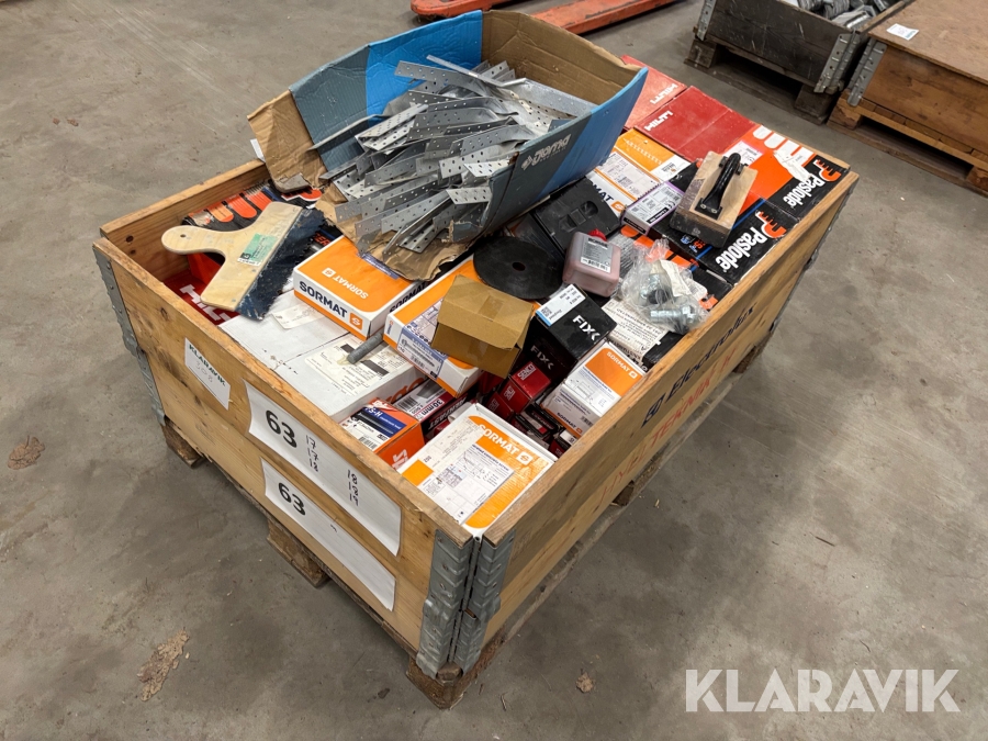 Pall med diverse fästelement