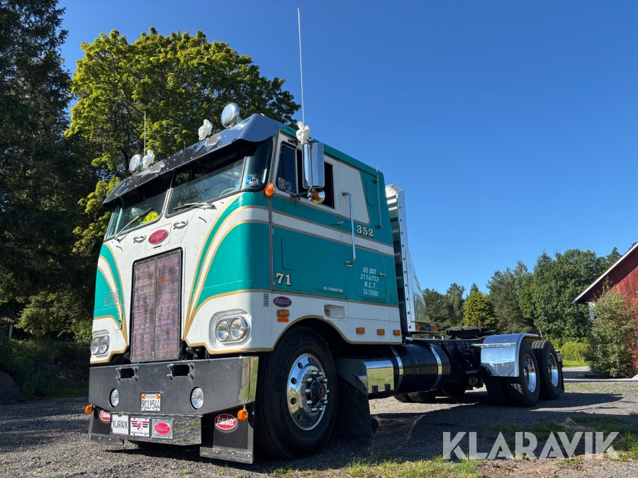 Veteranlastbil Peterbilt 352 A