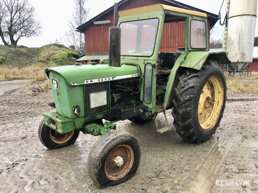 Traktor John Deere 2120