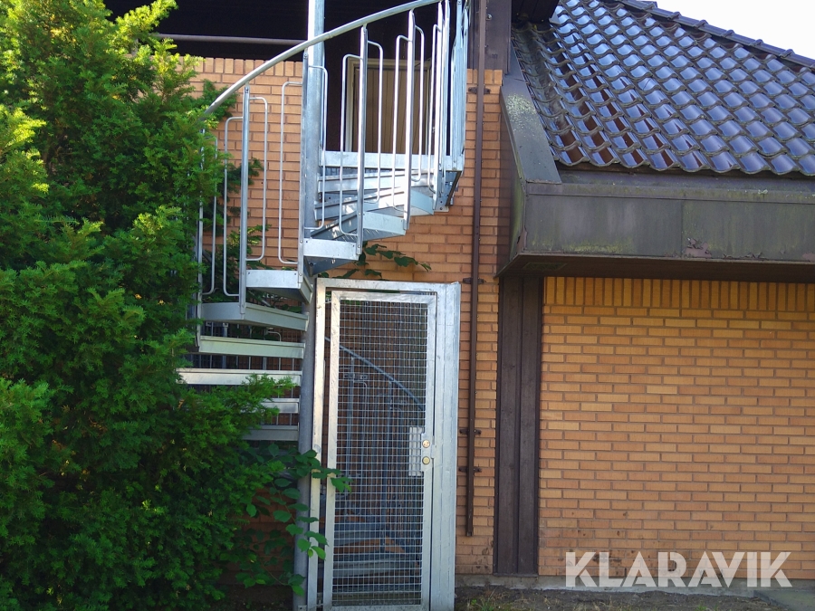 Spiraltrappa galvad med dörr i nederände  
