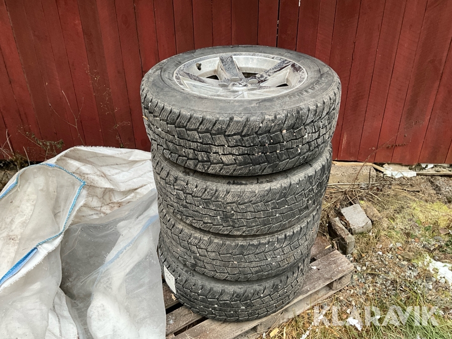 Vinterdäck  275/60-20 till Dodge Ram 4st