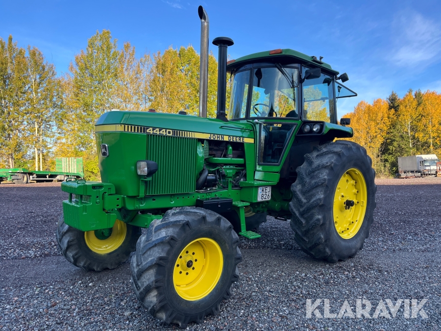 Traktor John Deere 4440 2 WD