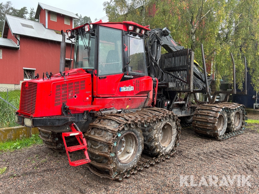 Skotare Komatsu 840TX med skogskärra & gripar