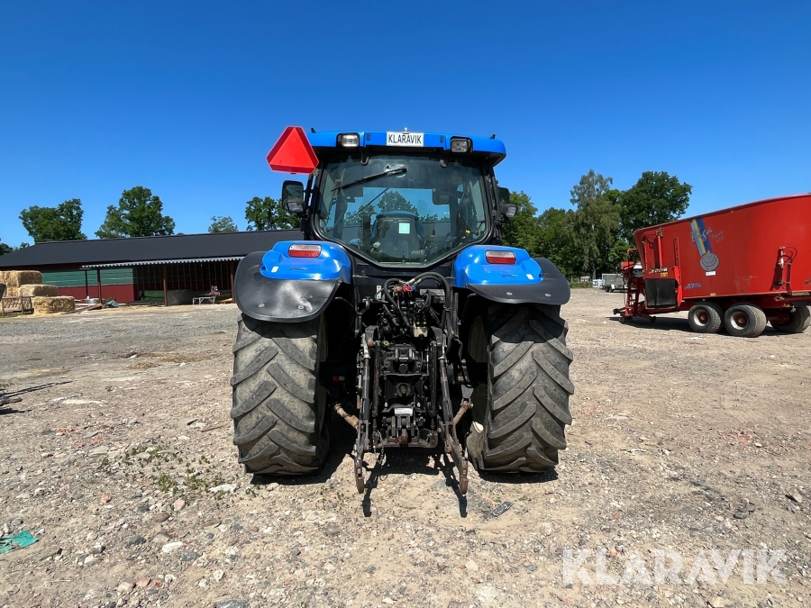 Traktor New Holland T6020 med frontlastare & frontlyft