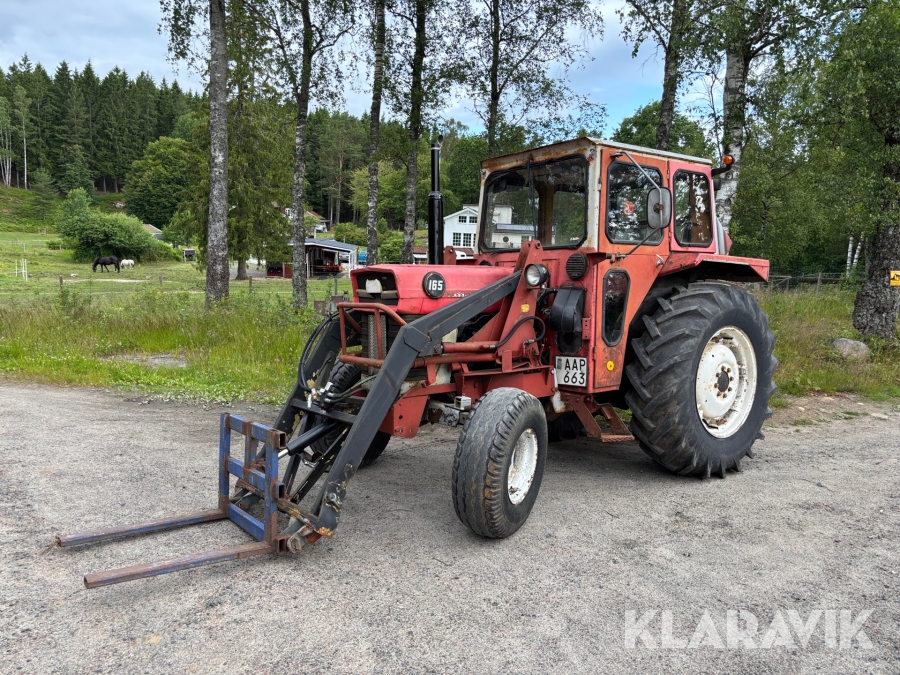 Traktor Massey Ferguson 165 med frontlastare och redskap