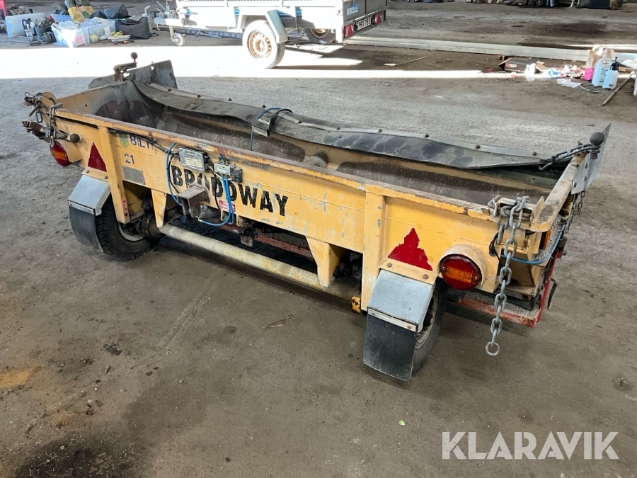 Lastbilsdragen sandspridare Broddway B8BEU