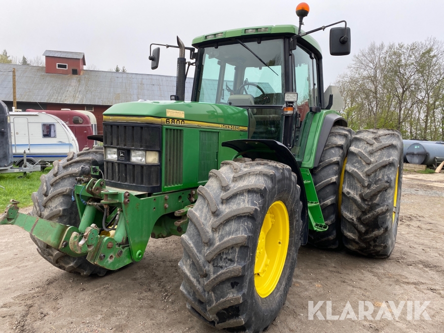 Traktor John Deere 6800