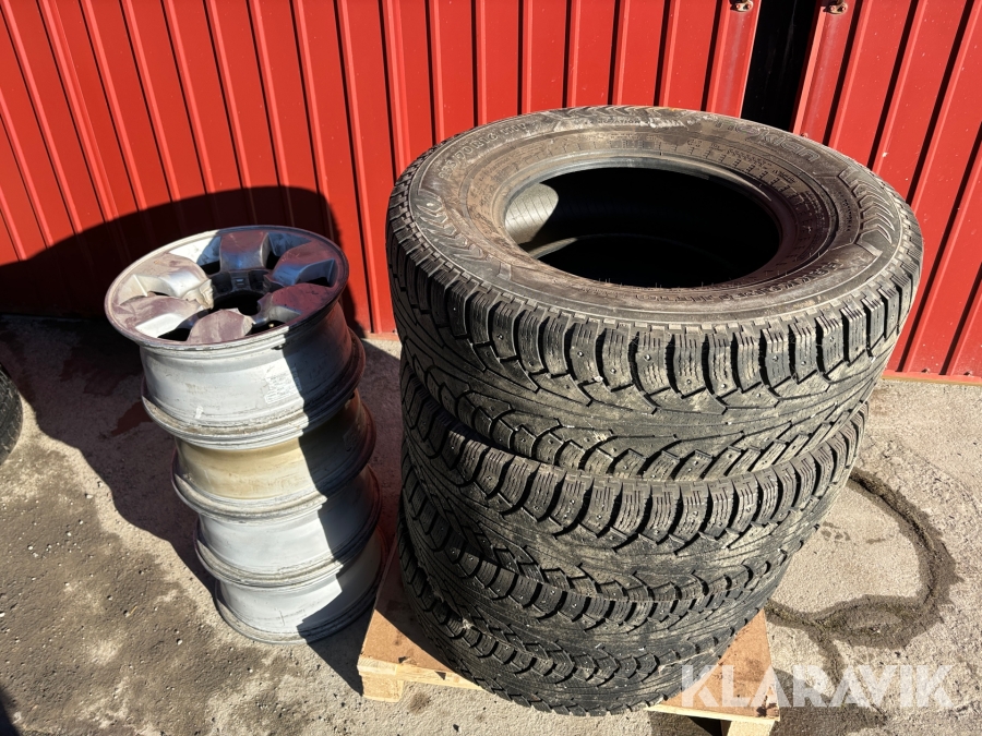 Vinterdäck 225/70R16 Nokian Hakkapeliitta 5 med fälg Dubbade 4st