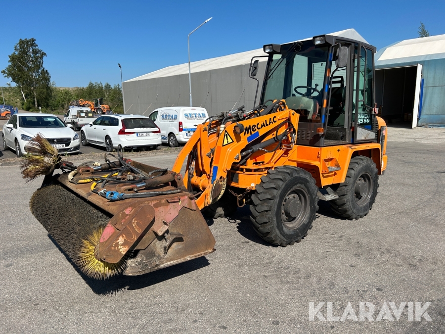 Hjullastare Mecalac AS50 med sopvals