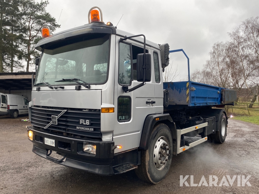 Lastbil Volvo FL 618 med två flak