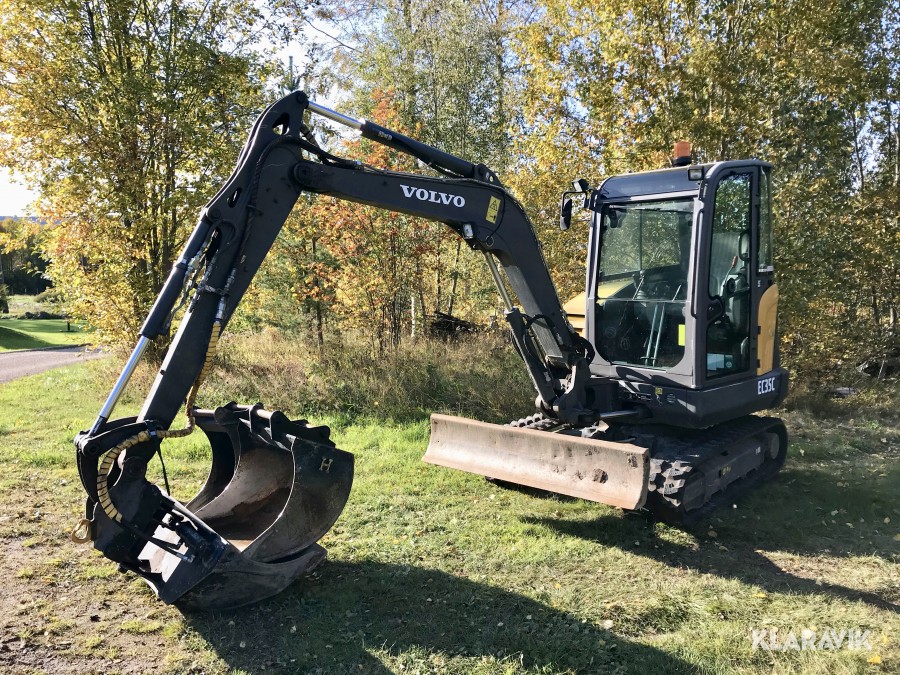 Bandgrävare Volvo EC35C med redskap