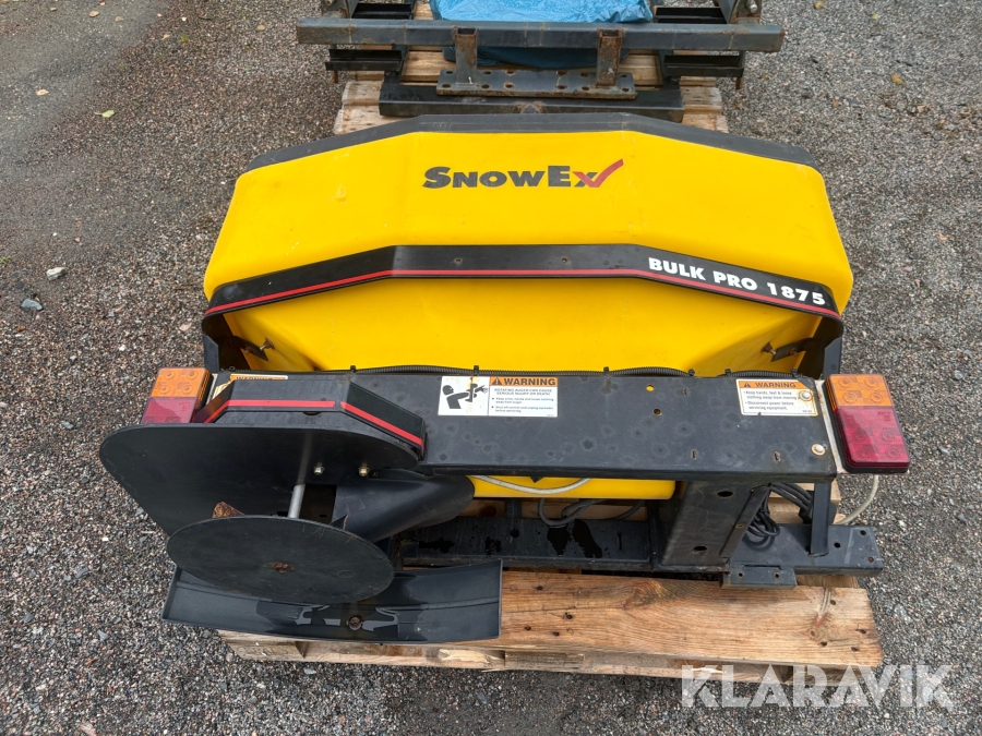 Saltspridare Snowex Bulk PRO 1875 med 2 fästen