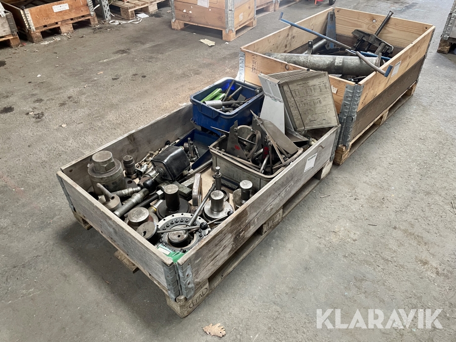 Två pallar med verktyg till Mattsson, Uddevalla, Klaravik a