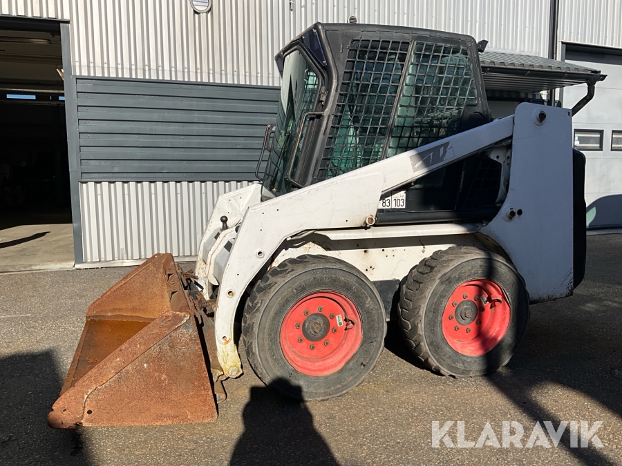 Kompaktlastare Bobcat 753 med skopa