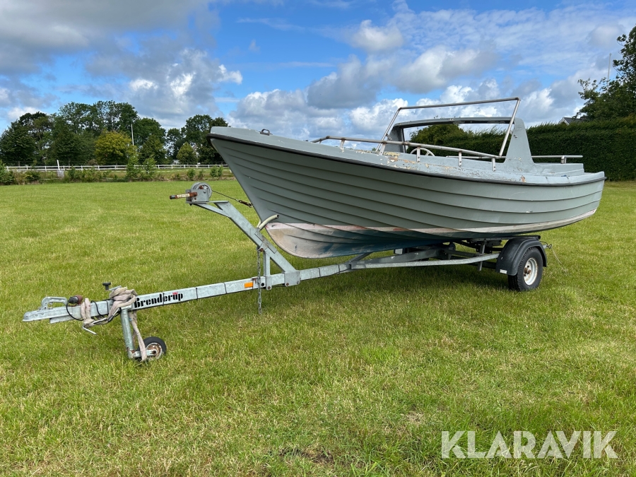 Båt med trailer