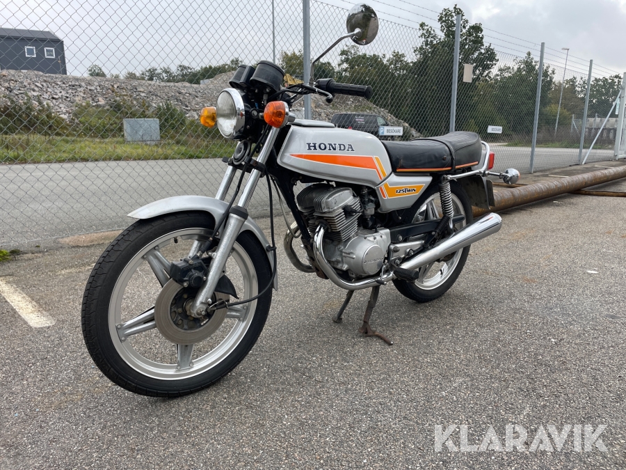 Motorcykel Honda CB 125 T