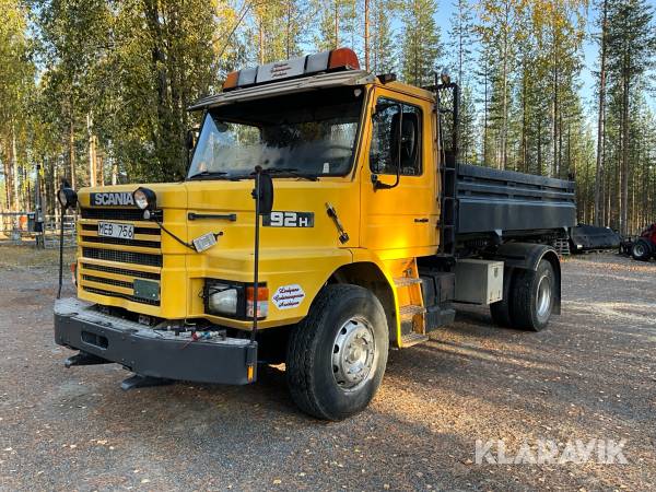 Lastbil Scania 92H med plogutrustning