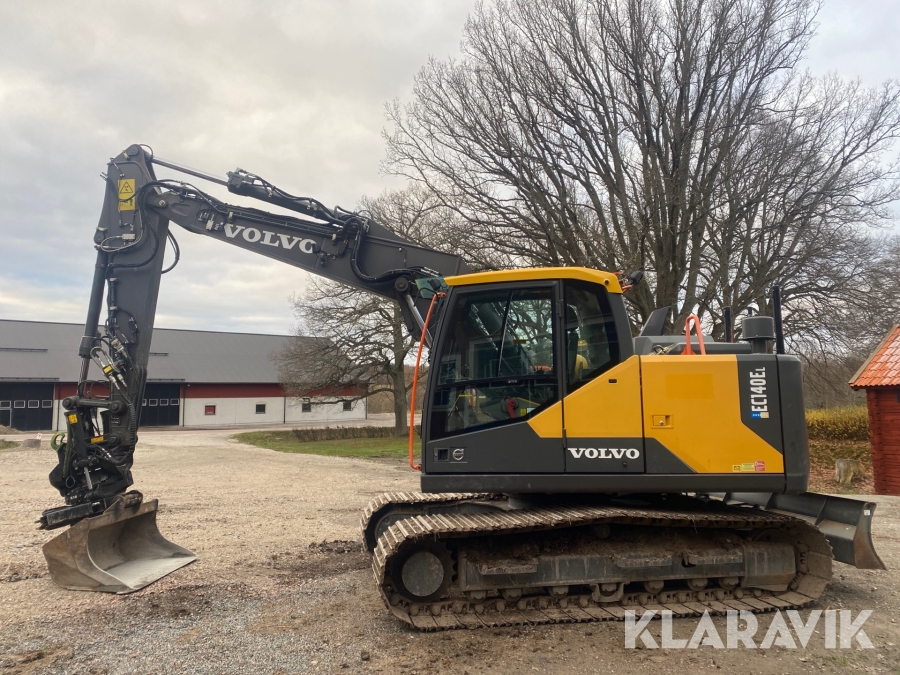 Grävmaskin Volvo EC140EL med tiltrotator och redskap