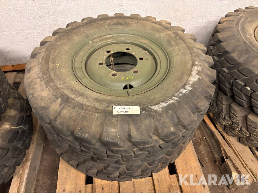 Däck på fälg Good Year 11.00-16 2st