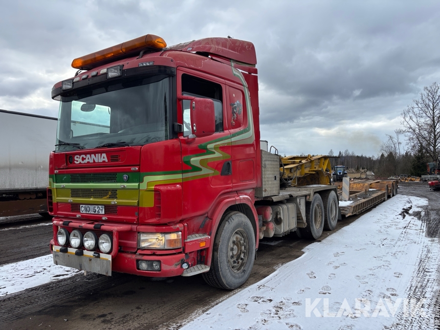Lastbil Scania R144GA 6X4 med maskintrailer