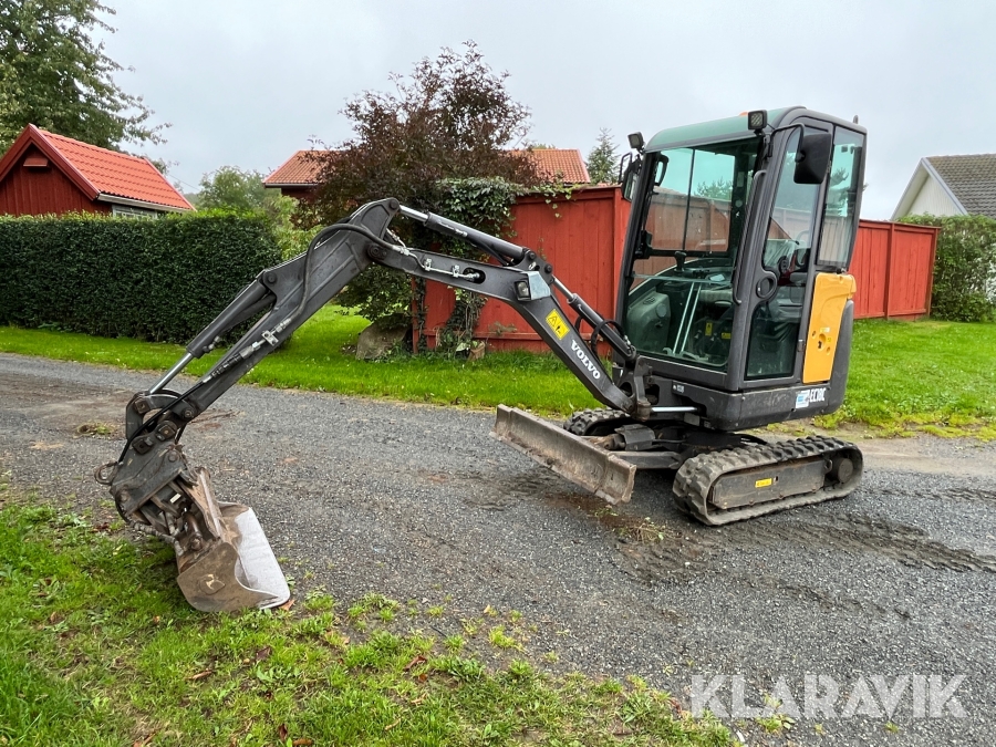 Grävmaskin Volvo EC18C med släpkärra